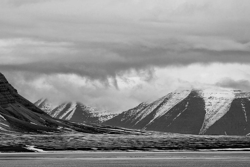 Threatening air in Fjord Bellsund. by Tineke Koen