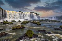 Die Iguazú-Wasserfälle, fotografiert von der brasilianischen Seite.
