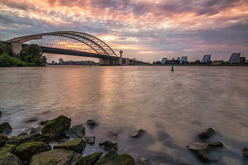 Brienenoordbrücke bei Sonnenuntergang von Ilya Korzelius
