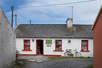 Kleiner Laden mit Fahrrad in Irland.