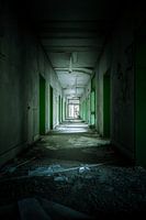 Pfad ins Unbekannte – Ein verlassener Korridor voller Geheimnisse