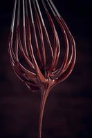 SF12468512 Vloeibare chocolade die van een garde afdruipt