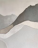 Des montagnes superposées dans une harmonie neutre