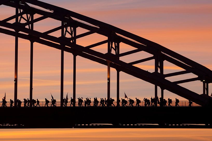 Start der Nijmegen-Viertageswanderung. von Luuk van der Lee