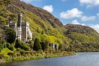 Kylemore Abbey am Lough Pollacapull, Connemara, Grafschaft Galway, Irland.