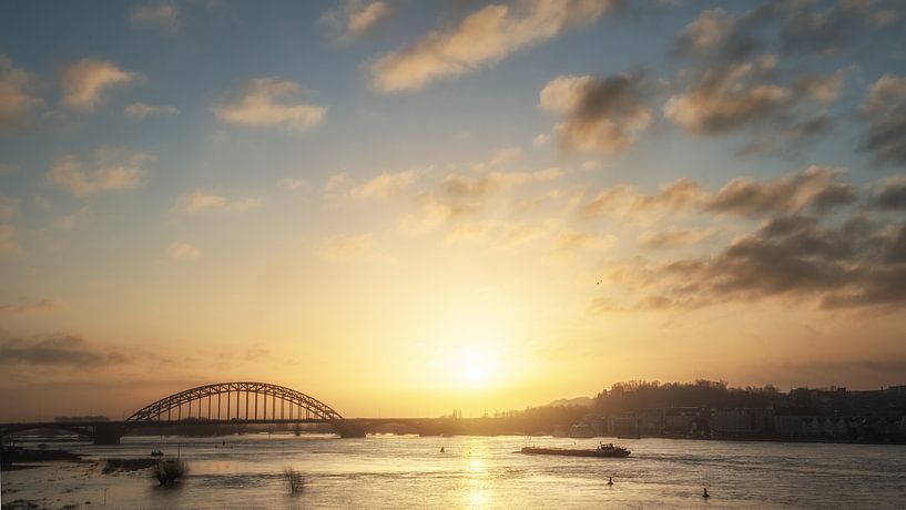 Nijmegen ontwaakt #3 van Lex Schulte