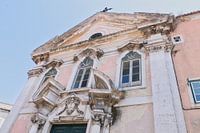 Pastellfarbene Architektur in Lissabon Portugal