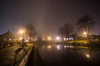 Brug in de mist over kanaal