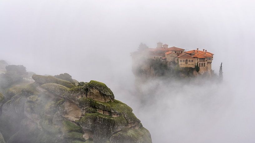 Meteora-Klöster im Nebel von Teun Ruijters