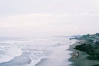 Le long de la plage à Bali (film 35mm)