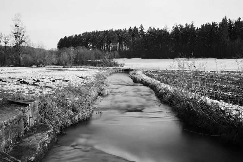 Kleiner Bach in schwarz und weiß van Heiko Obermair