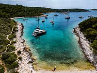 Entdecken Sie den Zauber einer kroatischen Bucht aus der Luft