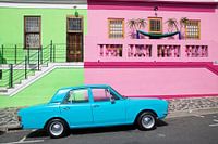 Blauer Oldtimer in Bo-Kaap, Kapstadt (Südafrika)