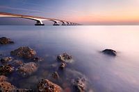 Zeelandbrug an einem Morgen bei Ebb