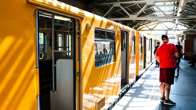 All aboard. Anyone who wants to... by Heiko Westphalen