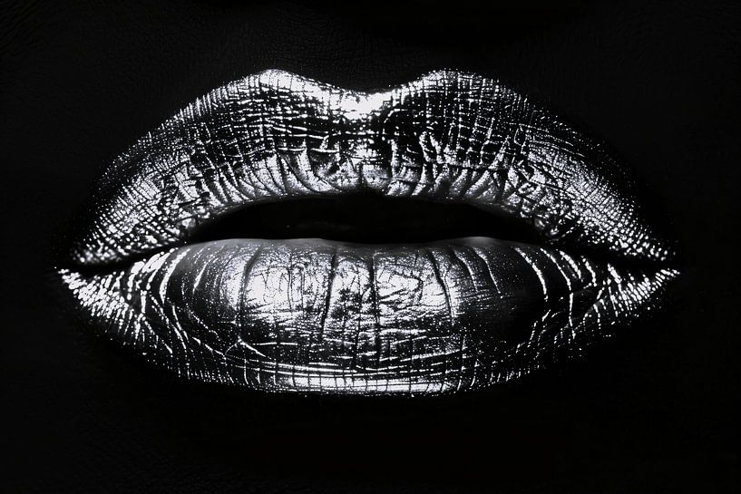 Schwarz glänzende Lippen mit reflektierender Textur von Art & Soul Creations