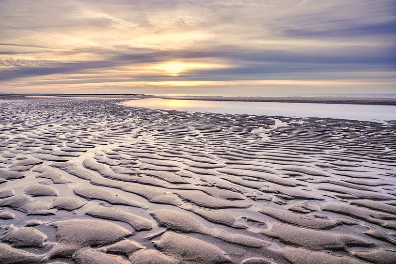 Wolken über der Nordsee mit einem Sonnenuntergang von eric van der eijk