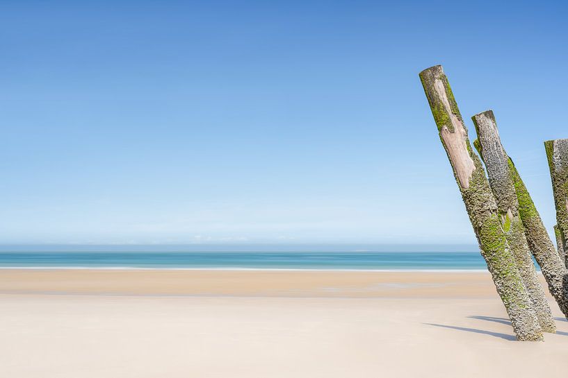 Les brise-lames sur la plage de la Côte d'Opale par Claire van Dun
