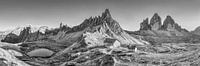 Dolomiten bei den drei Zinnen in den Alpen. Schwarzweiss Bild.