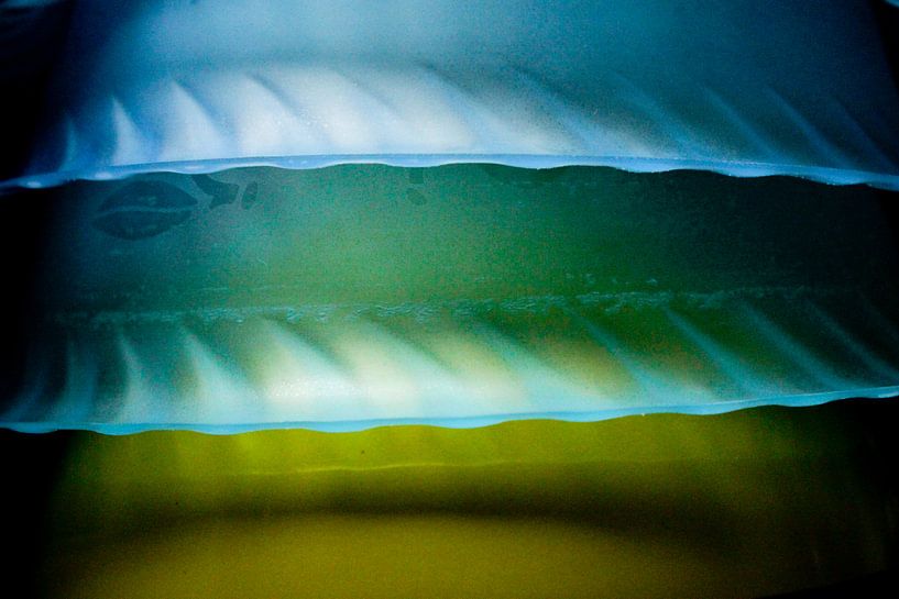 Plastic kommetjes uit de afwas par André van Bel