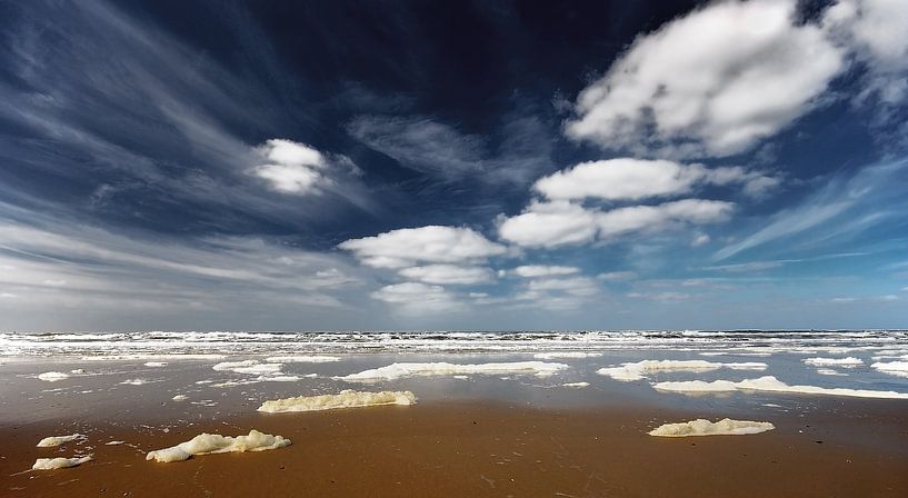 Überall Wolken von -Léon -