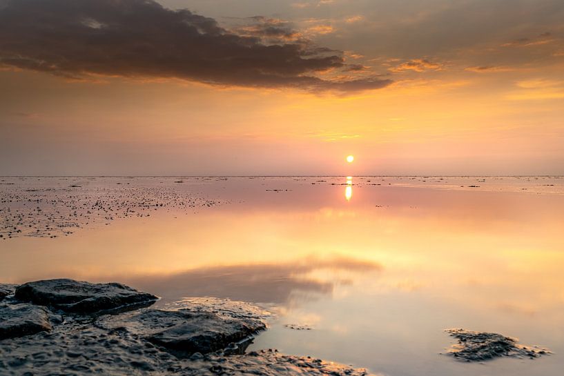 Mer des Wadden avec coucher de soleil en miroir par Fotografiecor .nl