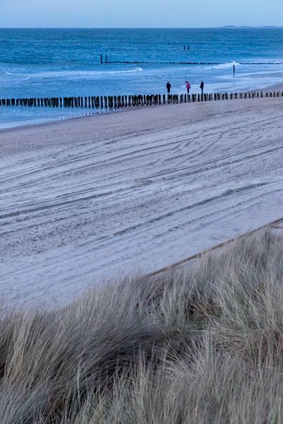 Enfants jouant au bord de la mer par Your Happy Life