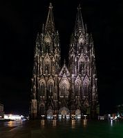 Large-format photograph of Cologne Cathedral at night