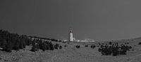 Schwarz-Weiß-Panorama des Sendemastes auf dem Mont Ventoux