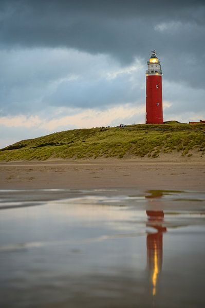 Phare de Texel dans les dunes lors d'une soirée orageuse d'automne par Sjoerd van der Wal Photographie