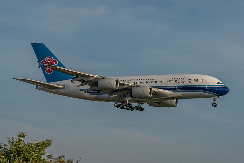 Airbus A380 der China Southern Airlines am frühen Morgen bei der Landung fotografiert auf der Kaagba von Jaap van den Berg