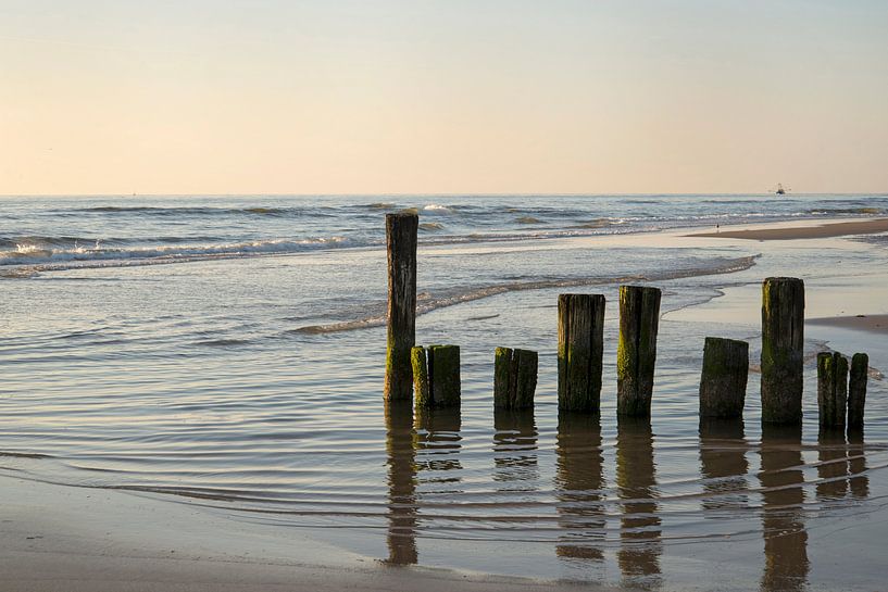 Wellenbrecher  in das Meer von Barbara Brolsma