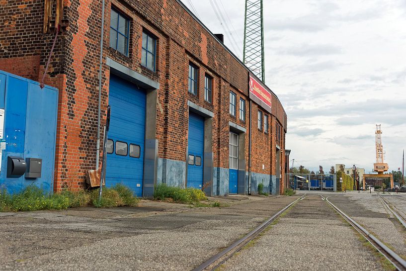 Fire station in Harburg harbour by Borg Enders