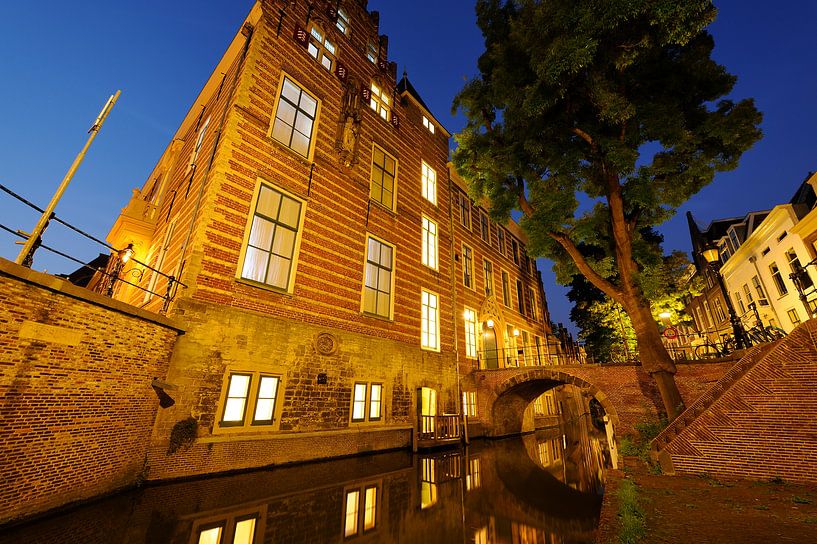 Paushuize auf der Kromme Nieuwegracht in Utrecht (2) von Donker Utrecht