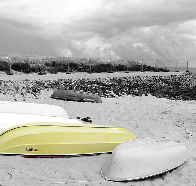 Slaapboten Part-2a of Yellow Somewhere van Pia Schneider