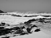 Golven op de het strand van Sao Pedro, Sao Vicente, Kaap Verdie