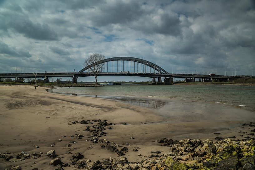 Die alte Lek-Brücke bei Vianen in der Sonne von Tina Linssen
