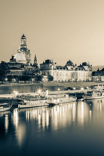 Dresden with the Frauenkirche in the evening - monochrome by Werner Dieterich