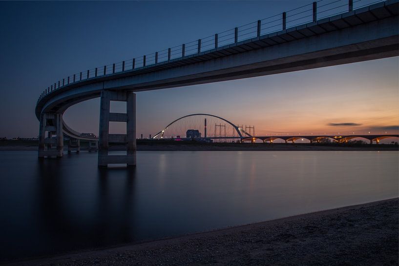 Zaligebrug, Nijmegen bei Sonnenuntergang von Robbert van Rijsewijk