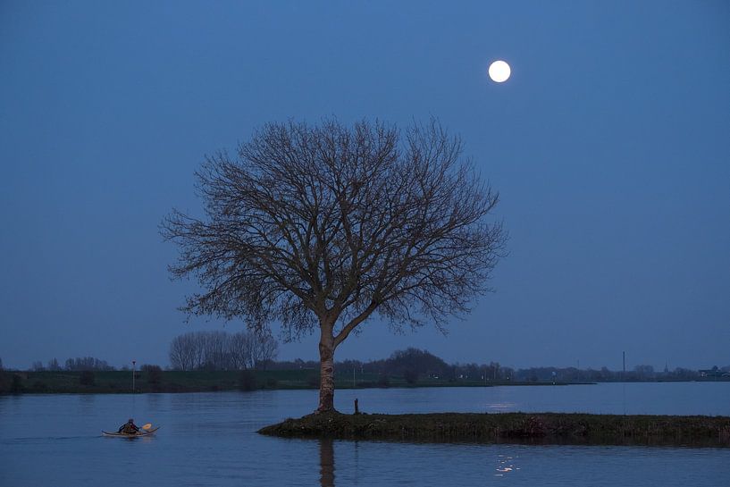 Lune sur la rivière Lek par Moetwil en van Dijk - Fotografie