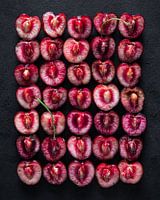 Holländische Kirschen auf schwarzem Hintergrund I Food Photography