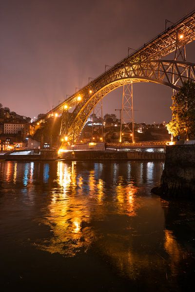 Porto avec Ponte Dom Luís I de nuit par Leo Schindzielorz