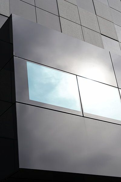 Fassade eines modernen Bürogebäudes von Heiko Kueverling