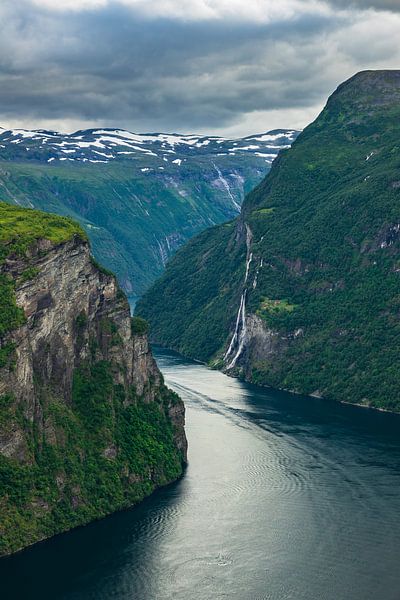 Blick auf den Geirangerfjord in Norwegen par Rico Ködder