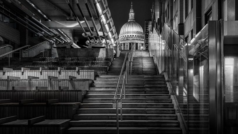 Noir et blanc : les escaliers de la cathédrale Saint-Paul par Rene Siebring