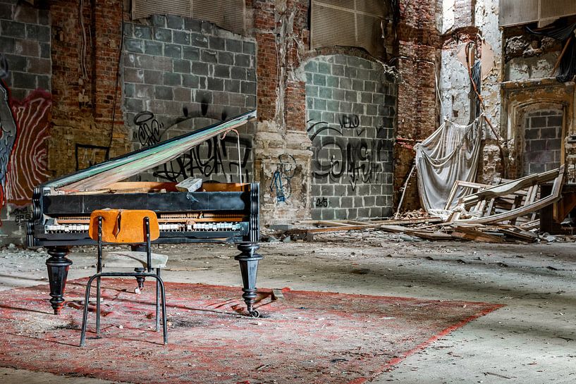 Piano abandonné dans le Lost Place par Gentleman of Decay