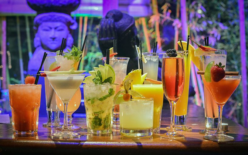 Ibiza-Cocktails in einem farbenfrohen Ambiente von Tamas Ibiza