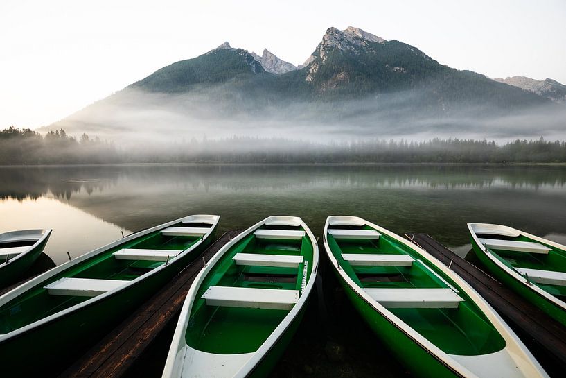 Magischer Sonnenaufgang am Hintersee im Berchtesgadener Land von Jiri Viehmann