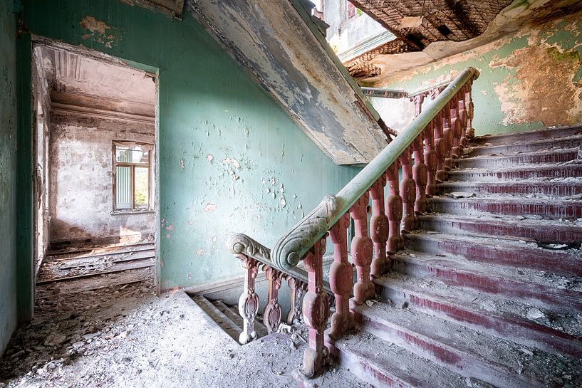 Escaliers du Palais abandonné. par Roman Robroek - Photos de bâtiments abandonnés