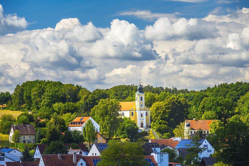 Le village idyllique de Lindkirchen dans le Hallertau par ManfredFotos